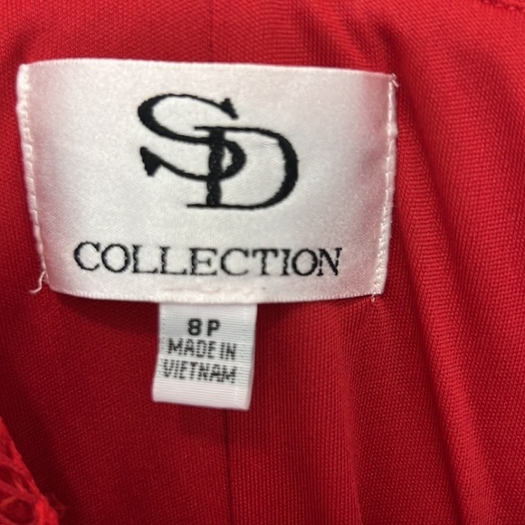 Gorgeous sequined red dress size 8P. - Picture 14 of 14